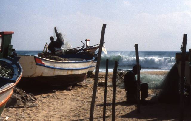 fishermen on beach at Albufeiro